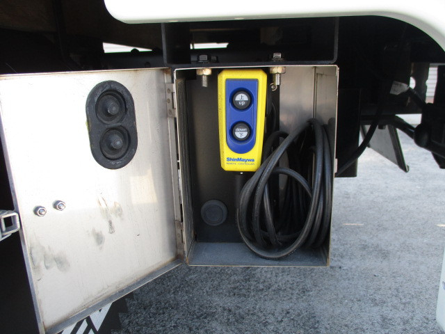 いすゞ エルフ 小型 平ボディ 2RG-NJR88A(102657) 8枚目