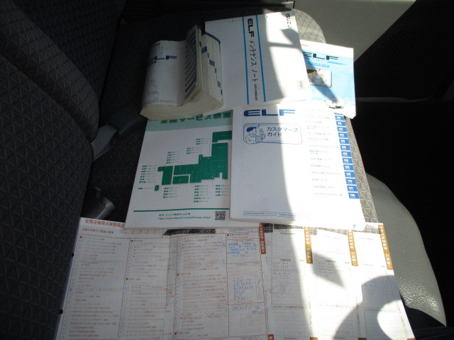 いすゞ エルフ 小型 平ボディ 2RG-NJR88A(102657) 17枚目