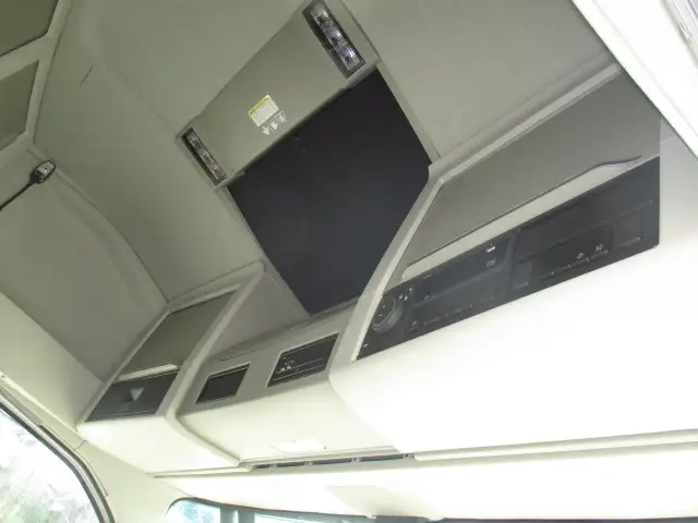 ボルボ 大型 トラクタ 2PG-4S2TDA1(106693) 33枚目
