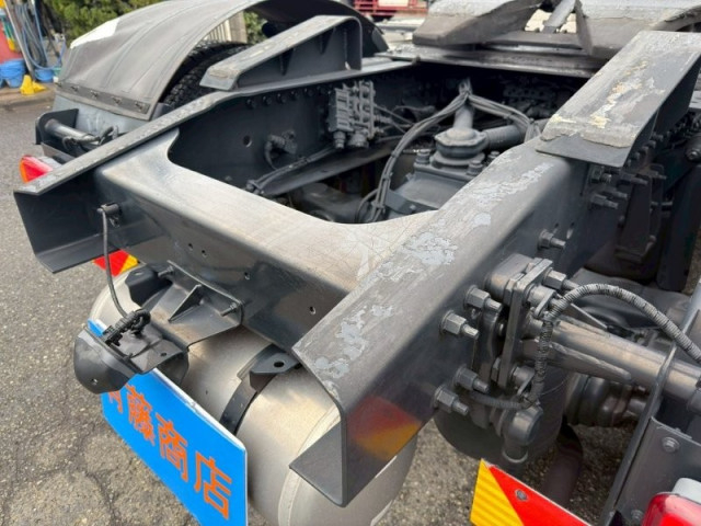 UDトラックス（日産） クオン 大型 トラクタ 2PG-GK5AAB(102694) 8枚目