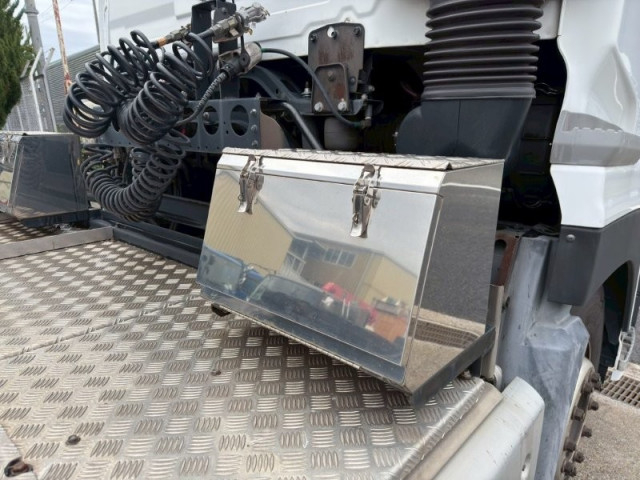 UDトラックス（日産） クオン 大型 トラクタ 2PG-GK5AAB(102694) 12枚目