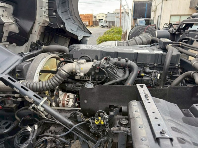 UDトラックス（日産） クオン 大型 トラクタ 2PG-GK5AAB(102694) 14枚目