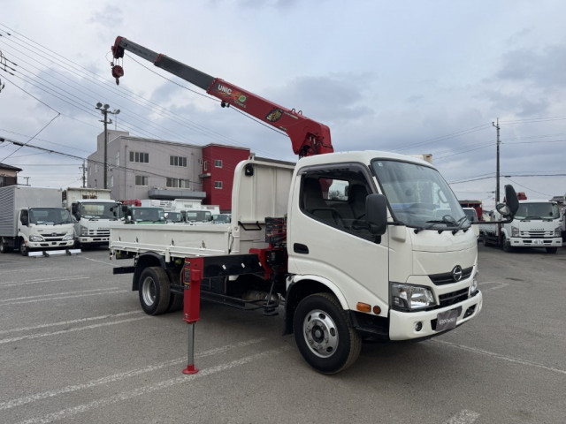 日野 デュトロ 小型 平ボディ（クレーン付） TKG-XZU652M(102698) 2枚目
