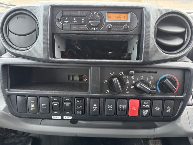 日野 デュトロ 小型 平ボディ（クレーン付） TKG-XZU652M(102698) 32枚目