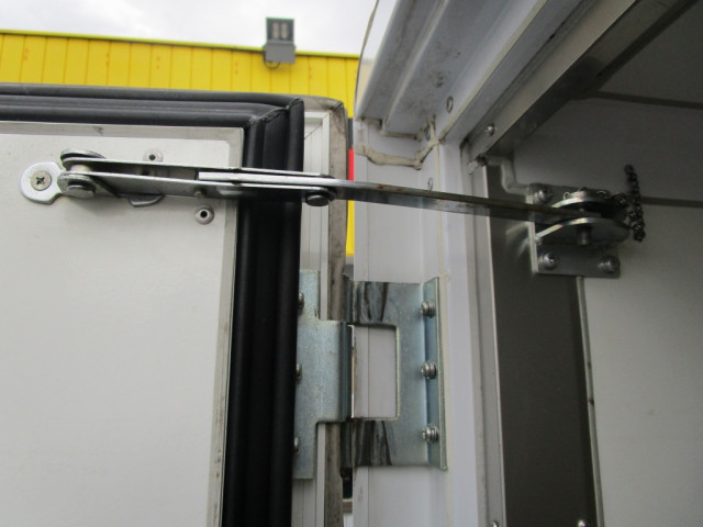 マツダ ボンゴ 小型 冷蔵冷凍バン DBF-SLP2T(102702) 17枚目