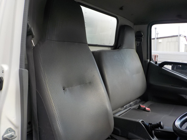 日野 デュトロ 小型 バン TKG-XZU695M(102704) 35枚目