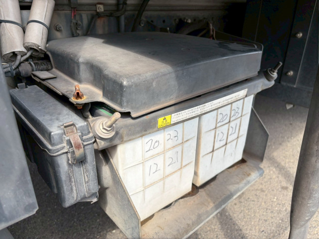 三菱ふそう キャンター 小型 冷蔵冷凍バン TKG-FEB50(102711) 19枚目