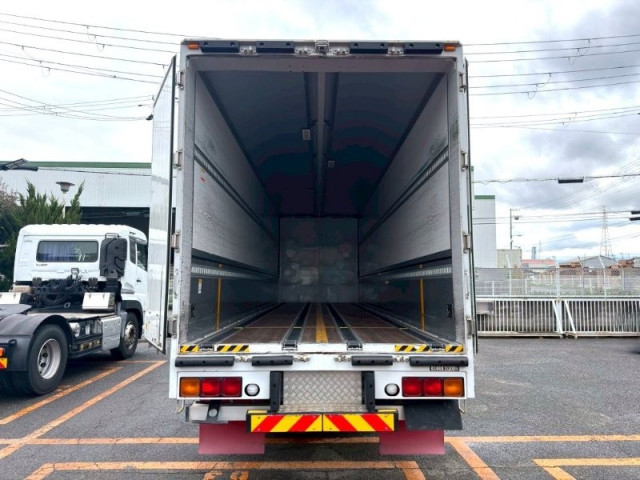 UDトラックス（日産） クオン 大型 ウィング QPG-CG5ZA(102712) 9枚目