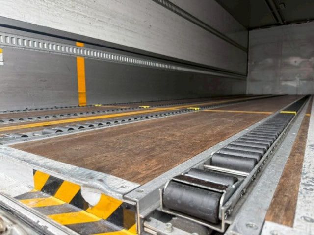 UDトラックス（日産） クオン 大型 ウィング QPG-CG5ZA(102712) 12枚目