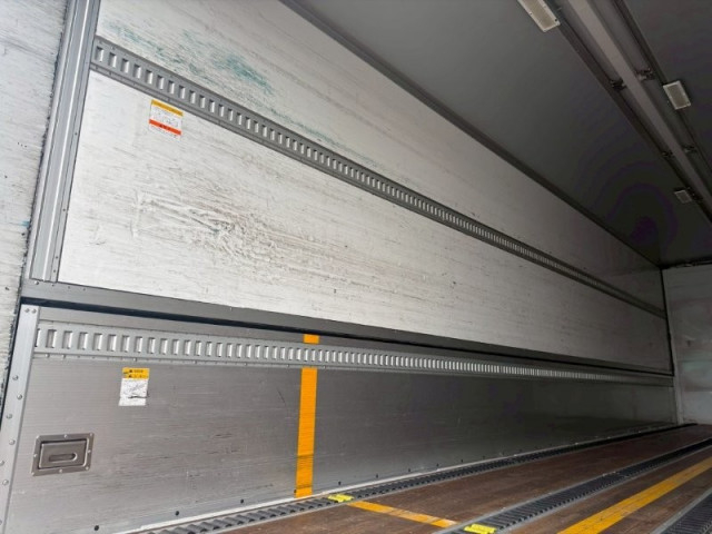 UDトラックス（日産） クオン 大型 ウィング QPG-CG5ZA(102712) 14枚目