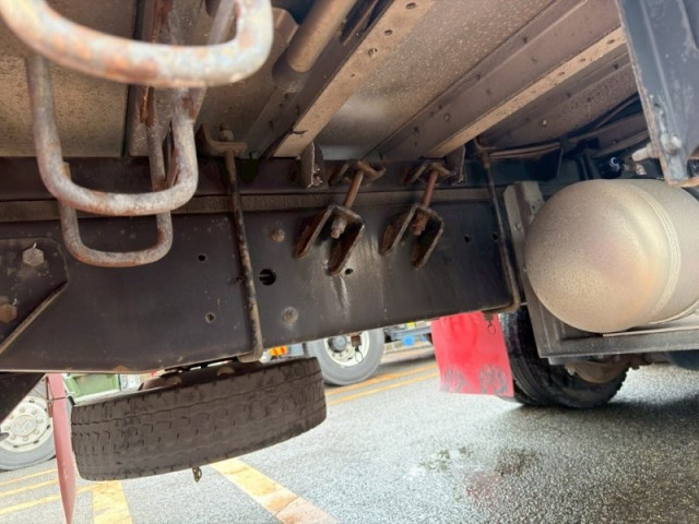 UDトラックス（日産） クオン 大型 ウィング QPG-CG5ZA(102712) 19枚目