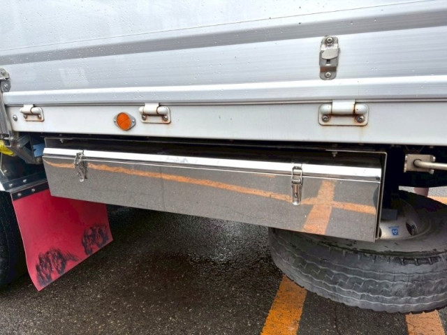 UDトラックス（日産） クオン 大型 ウィング QPG-CG5ZA(102712) 21枚目