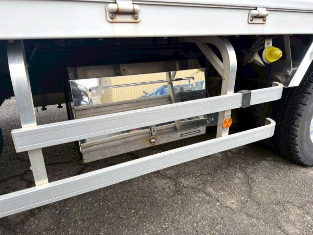 UDトラックス（日産） クオン 大型 ウィング QPG-CG5ZA(102712) 22枚目