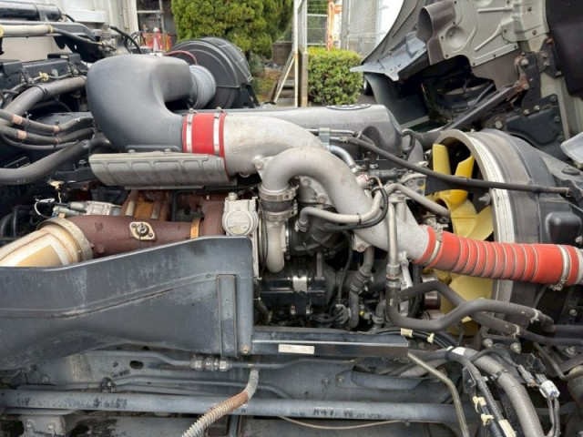 UDトラックス（日産） クオン 大型 ウィング QPG-CG5ZA(102712) 27枚目