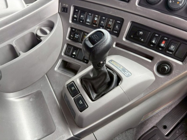 UDトラックス（日産） クオン 大型 ウィング QPG-CG5ZA(102712) 32枚目