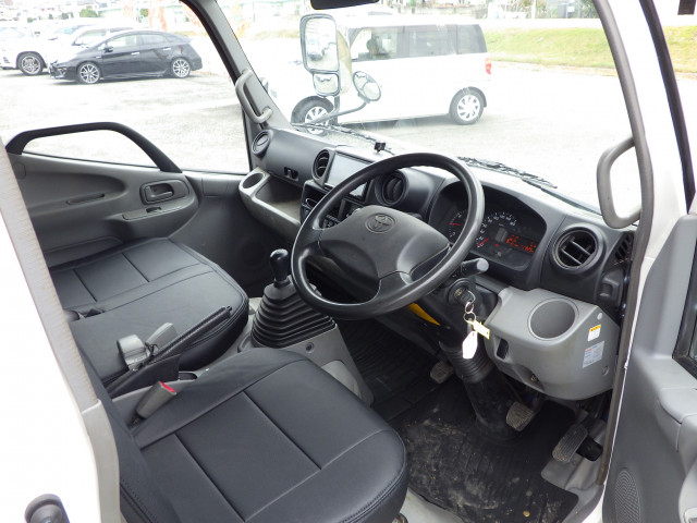 トヨタ トヨエース 小型 平ボディ TKG-XZU650(102718) 6枚目