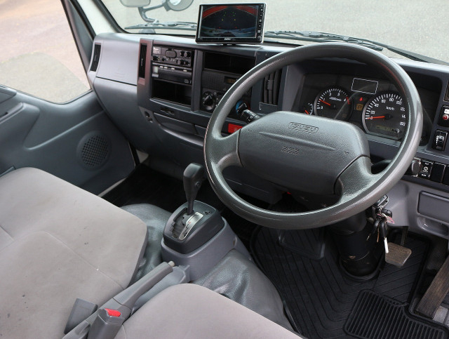 いすゞ エルフ 小型 バン TKG-NHR85AN(102720) 29枚目