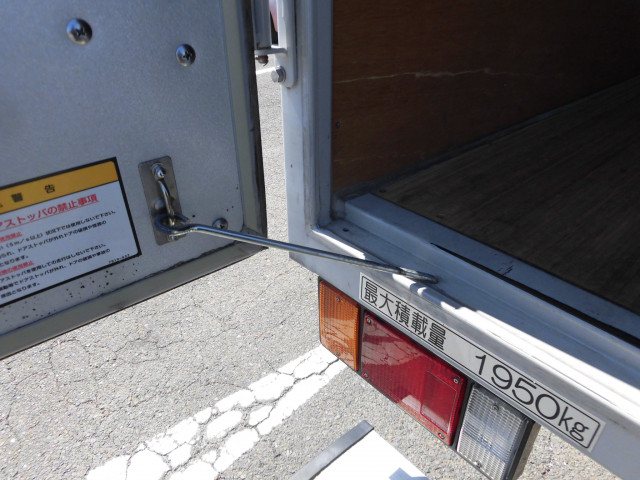 いすゞ エルフ 小型 バン 2RG-NLR88AN(102741) 17枚目