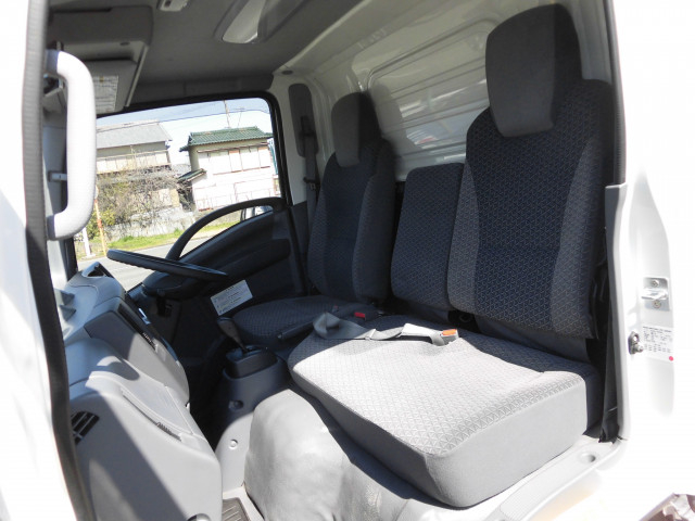 いすゞ エルフ 小型 バン 2RG-NLR88AN(102741) 34枚目