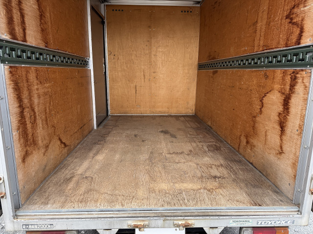 トヨタ トヨエース 小型 バン BDG-XZU308(102840) 11枚目