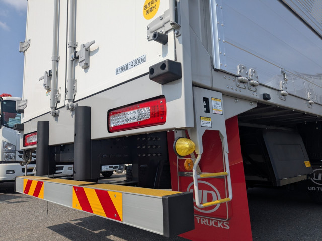 UDトラックス（日産） クオン 大型 ウィング 2PG-CD4FA(102846) 8枚目