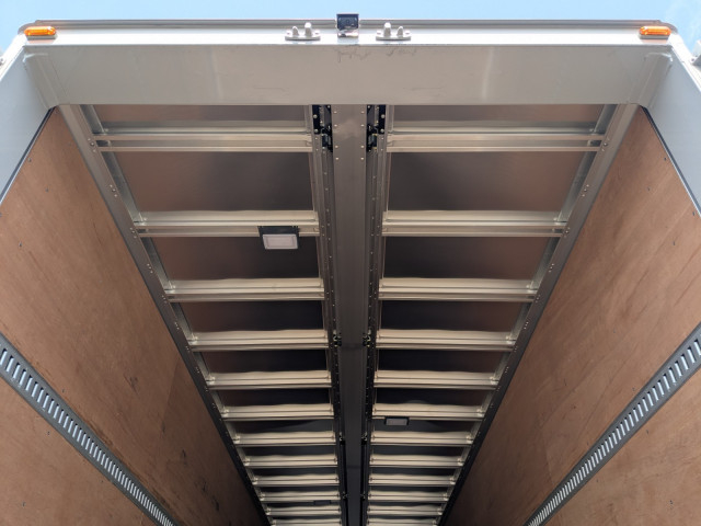 UDトラックス（日産） クオン 大型 ウィング 2PG-CD4FA(102846) 11枚目