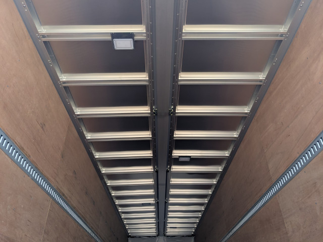 UDトラックス（日産） クオン 大型 ウィング 2PG-CD4FA(102846) 15枚目