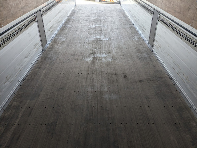 UDトラックス（日産） クオン 大型 ウィング 2PG-CD4FA(102846) 18枚目