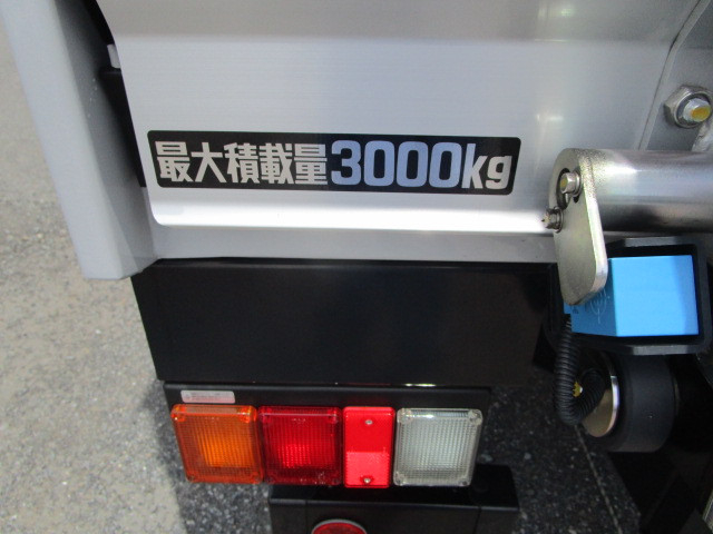 日野 デュトロ 小型 バン 2KG-XZU655M(102853) 42枚目