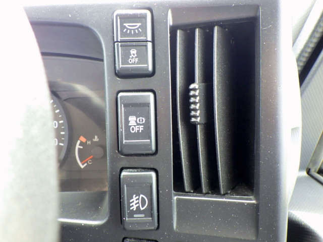 いすゞ エルフ 小型 平ボディ 2RG-NPR88AR(102864) 24枚目