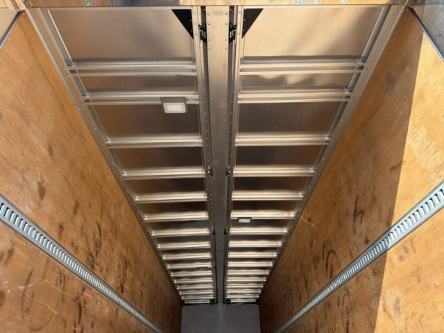 UDトラックス（日産） クオン 大型 ウィング 2PG-CG5CA(102865) 11枚目