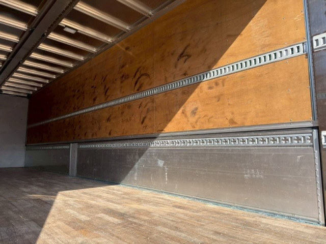 UDトラックス（日産） クオン 大型 ウィング 2PG-CG5CA(102865) 13枚目