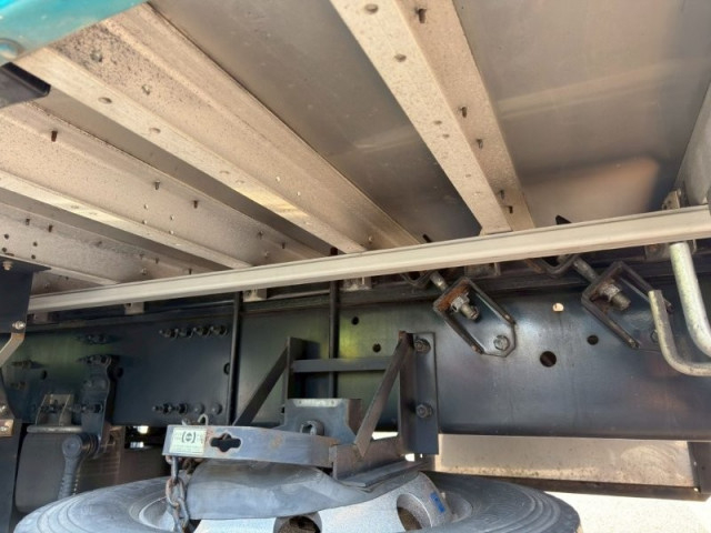 UDトラックス（日産） クオン 大型 ウィング 2PG-CG5CA(102865) 17枚目