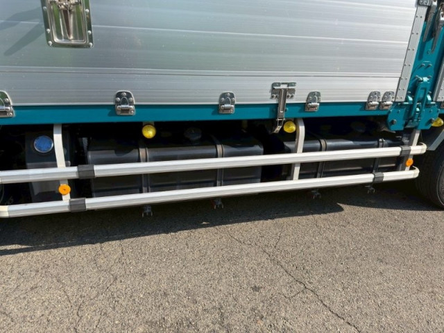 UDトラックス（日産） クオン 大型 ウィング 2PG-CG5CA(102865) 19枚目