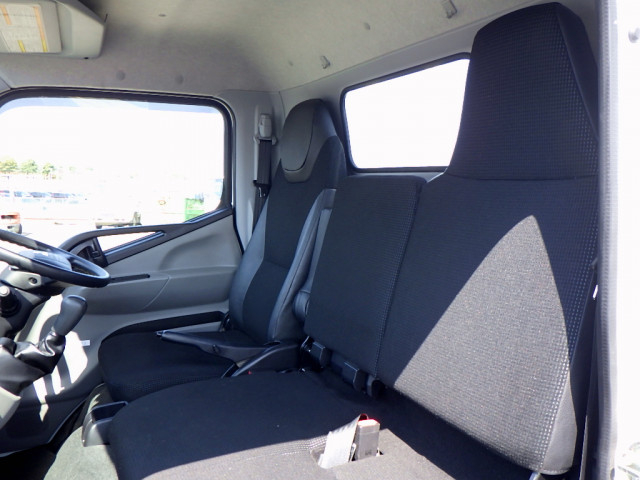 三菱ふそう キャンター 小型 平ボディ 2PG-FEAV0(102866) 11枚目