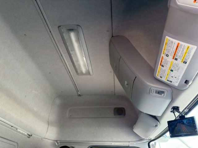 UDトラックス（日産） クオン 大型 ウィング 2PG-CG5CA(102865) 28枚目