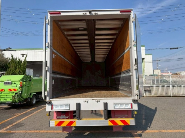 UDトラックス（日産） クオン 大型 ウィング 2PG-CD5CA(102871) 9枚目