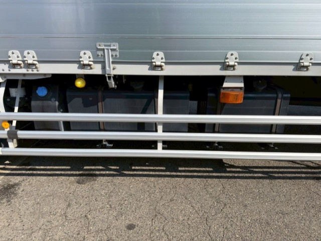 UDトラックス（日産） クオン 大型 ウィング 2PG-CD5CA(102871) 18枚目