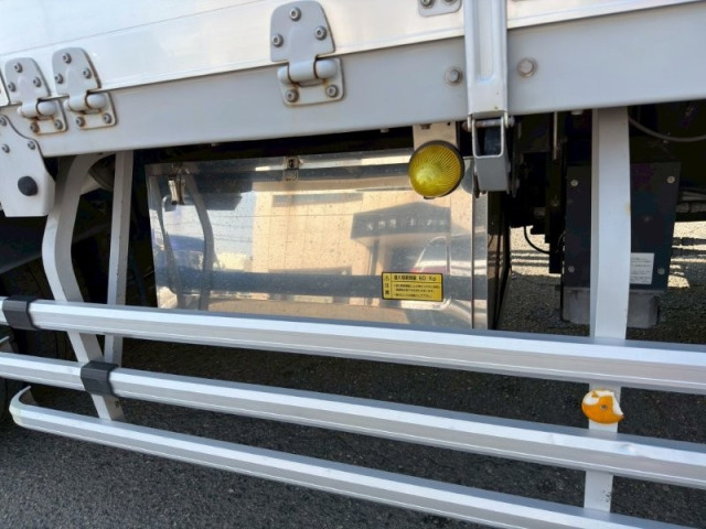 UDトラックス（日産） クオン 大型 ウィング 2PG-CD5CA(102871) 19枚目