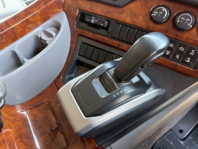 UDトラックス（日産） クオン 大型 ウィング 2PG-CD5CA(102871) 27枚目