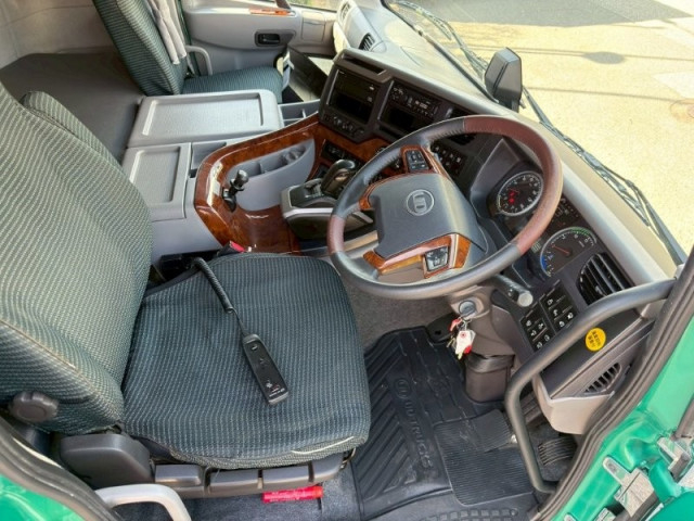 UDトラックス（日産） クオン 大型 ウィング 2PG-CD5CA(102871) 28枚目