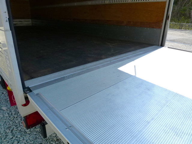 いすゞ フォワード 中型 バン 2RG-FRR90S2(102872) 18枚目