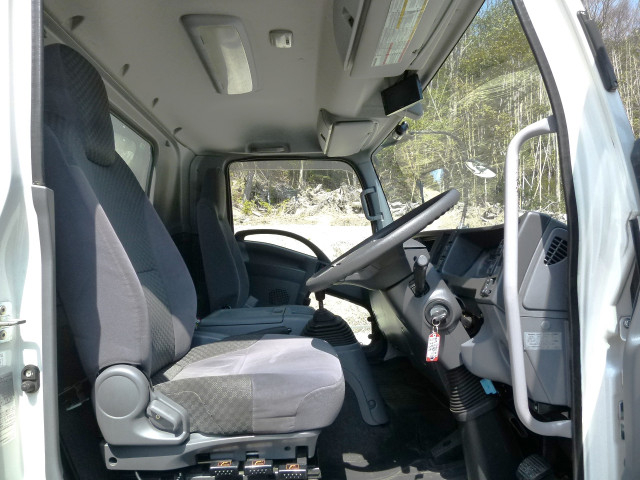 いすゞ フォワード 中型 バン 2RG-FRR90S2(102872) 26枚目