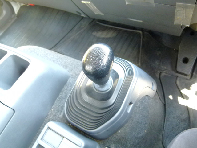 いすゞ フォワード 中型 バン 2RG-FRR90S2(102872) 29枚目