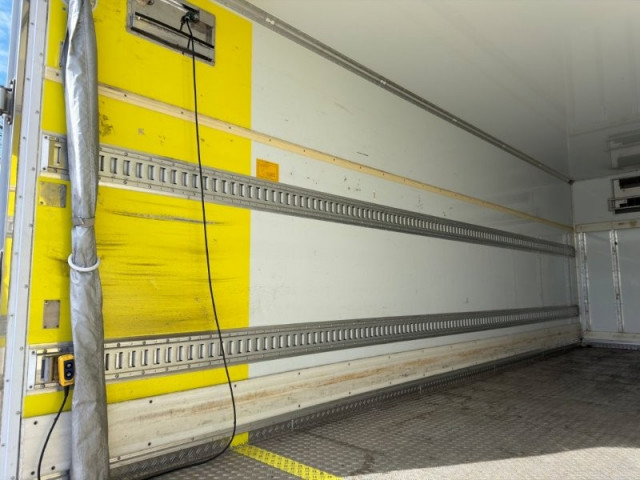 日野 レンジャー 中型 冷蔵冷凍バン 2KG-FC2ABG(102917) 9枚目