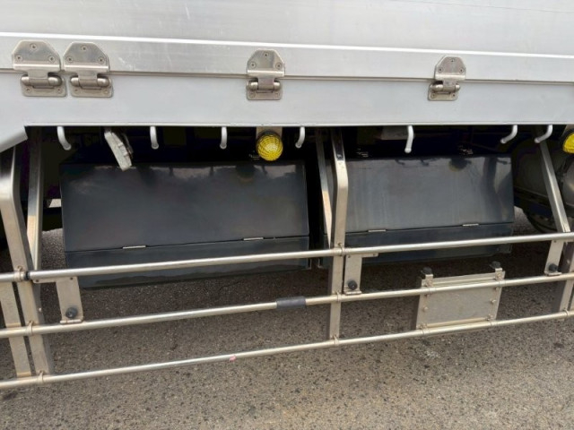 UDトラックス（日産） クオン 大型 平ボディ 2PG-CD5CA(102920) 9枚目