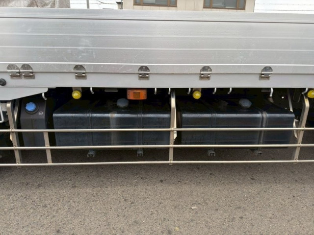 UDトラックス（日産） クオン 大型 平ボディ 2PG-CD5CA(102920) 13枚目