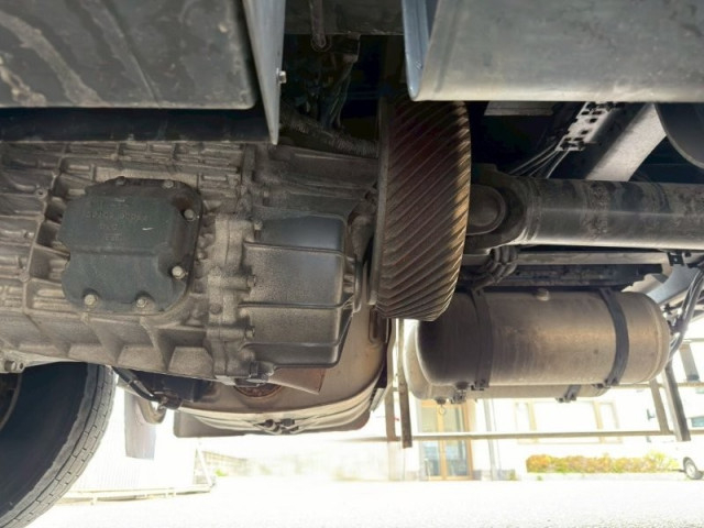 UDトラックス（日産） クオン 大型 平ボディ 2PG-CD5CA(102920) 14枚目