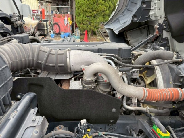 UDトラックス（日産） クオン 大型 平ボディ 2PG-CD5CA(102920) 17枚目