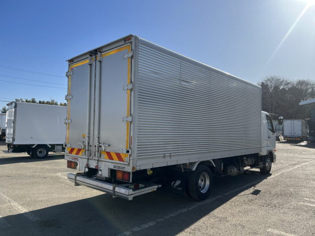 三菱ふそう ファイター 中型 バン 2KG-FK61F(102926) 3枚目